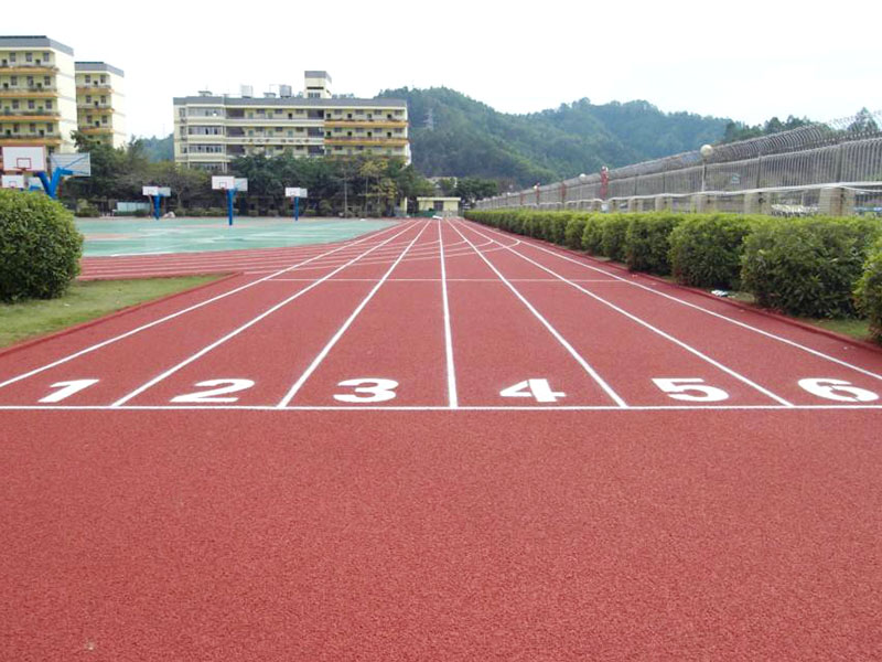 塑膠跑道泡水是否發(fā)黑？